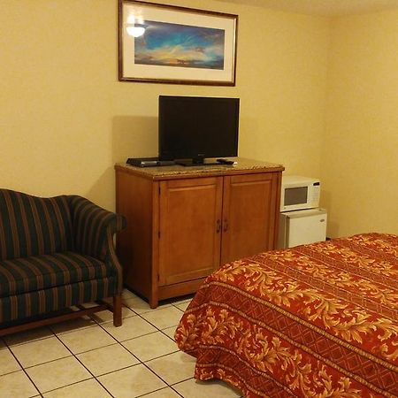 Country Regency Inn & Suites Manvel Exteriér fotografie