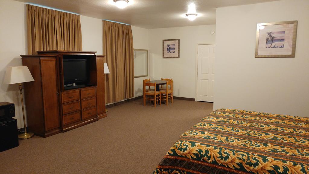Country Regency Inn & Suites Manvel Exteriér fotografie