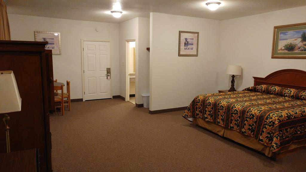 Country Regency Inn & Suites Manvel Exteriér fotografie