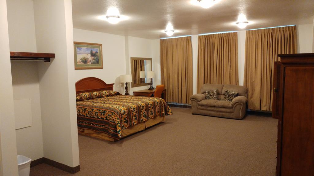 Country Regency Inn & Suites Manvel Exteriér fotografie