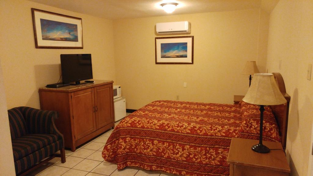 Country Regency Inn & Suites Manvel Exteriér fotografie