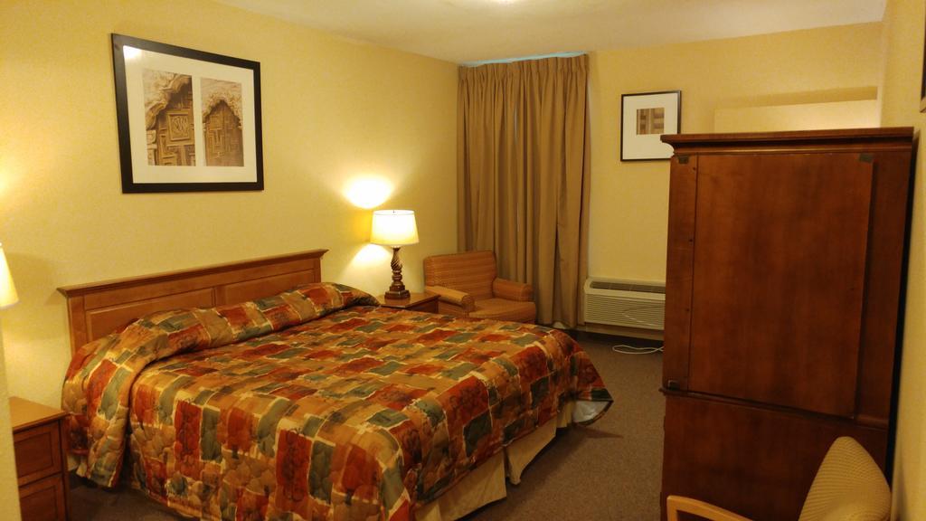 Country Regency Inn & Suites Manvel Exteriér fotografie