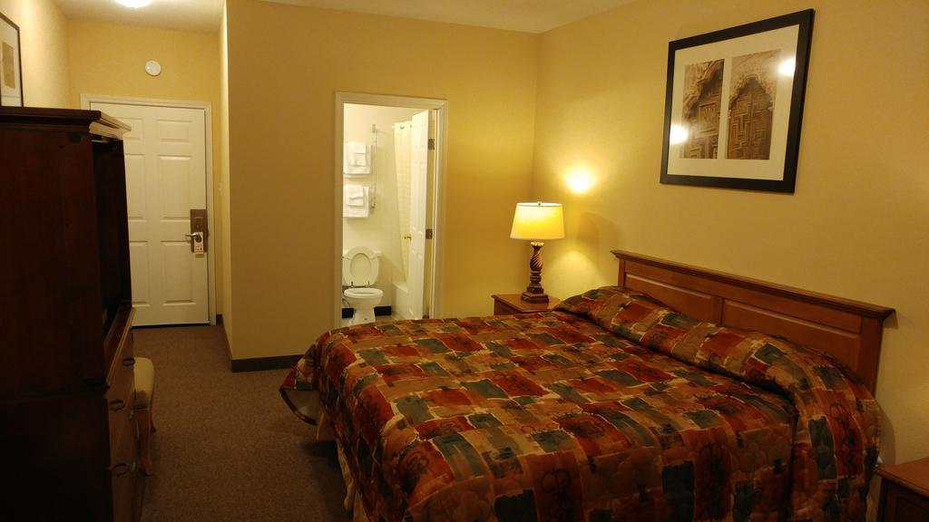 Country Regency Inn & Suites Manvel Exteriér fotografie