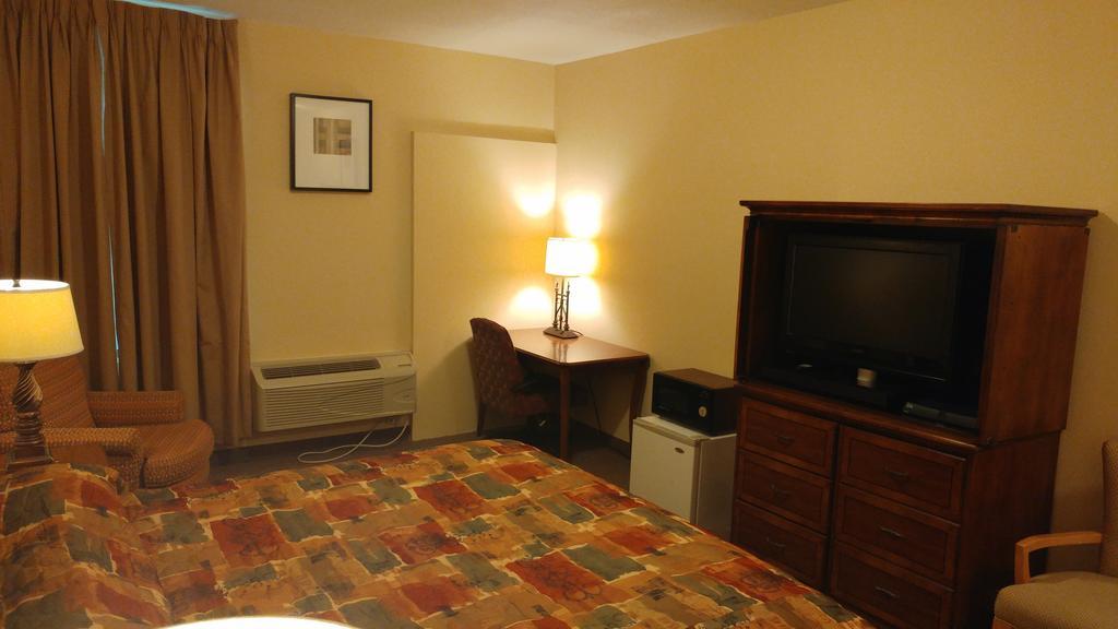 Country Regency Inn & Suites Manvel Exteriér fotografie
