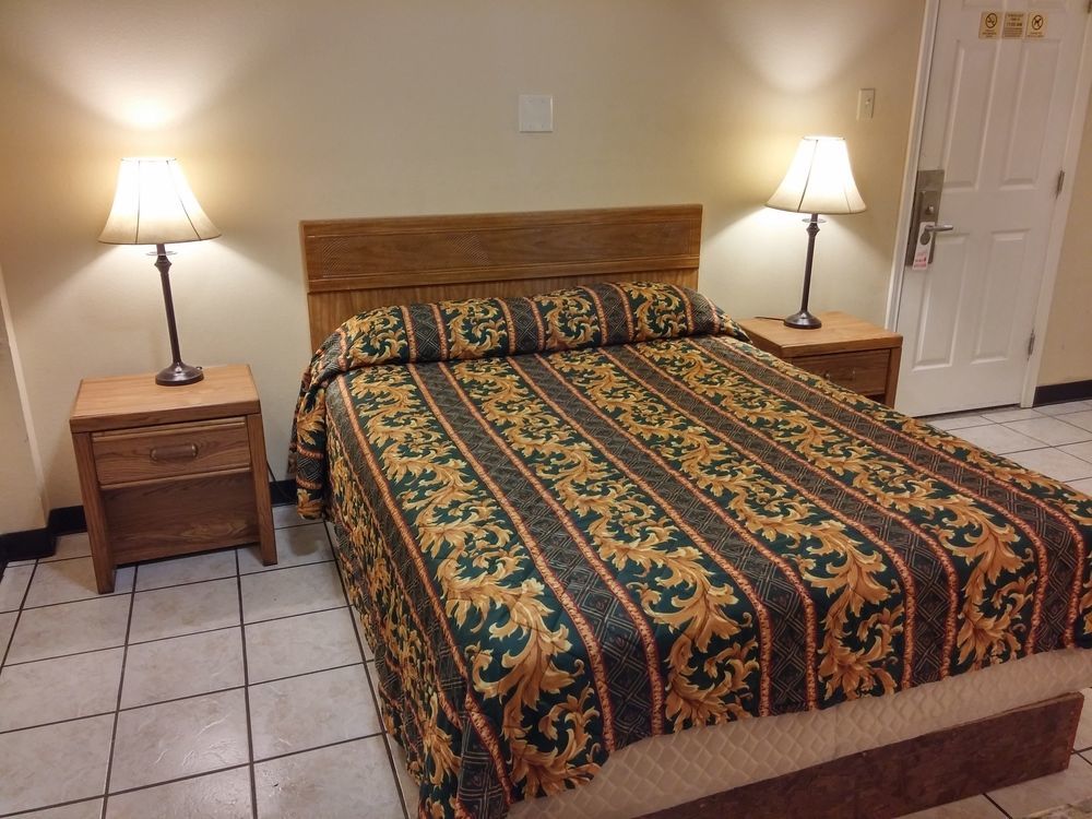 Country Regency Inn & Suites Manvel Exteriér fotografie