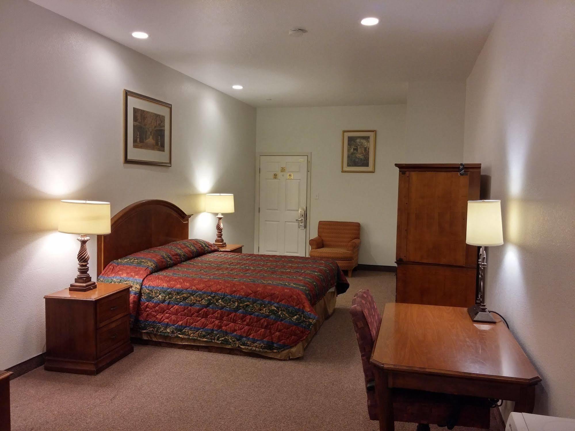 Country Regency Inn & Suites Manvel Exteriér fotografie