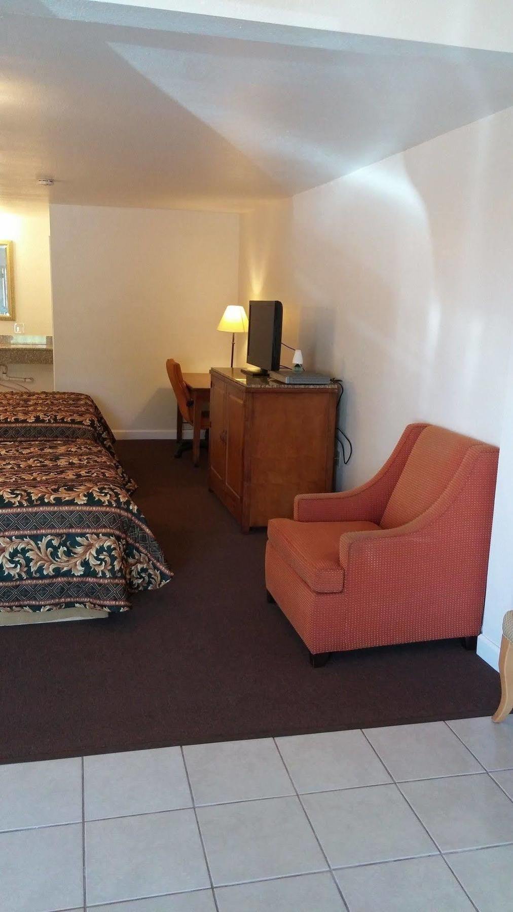 Country Regency Inn & Suites Manvel Exteriér fotografie