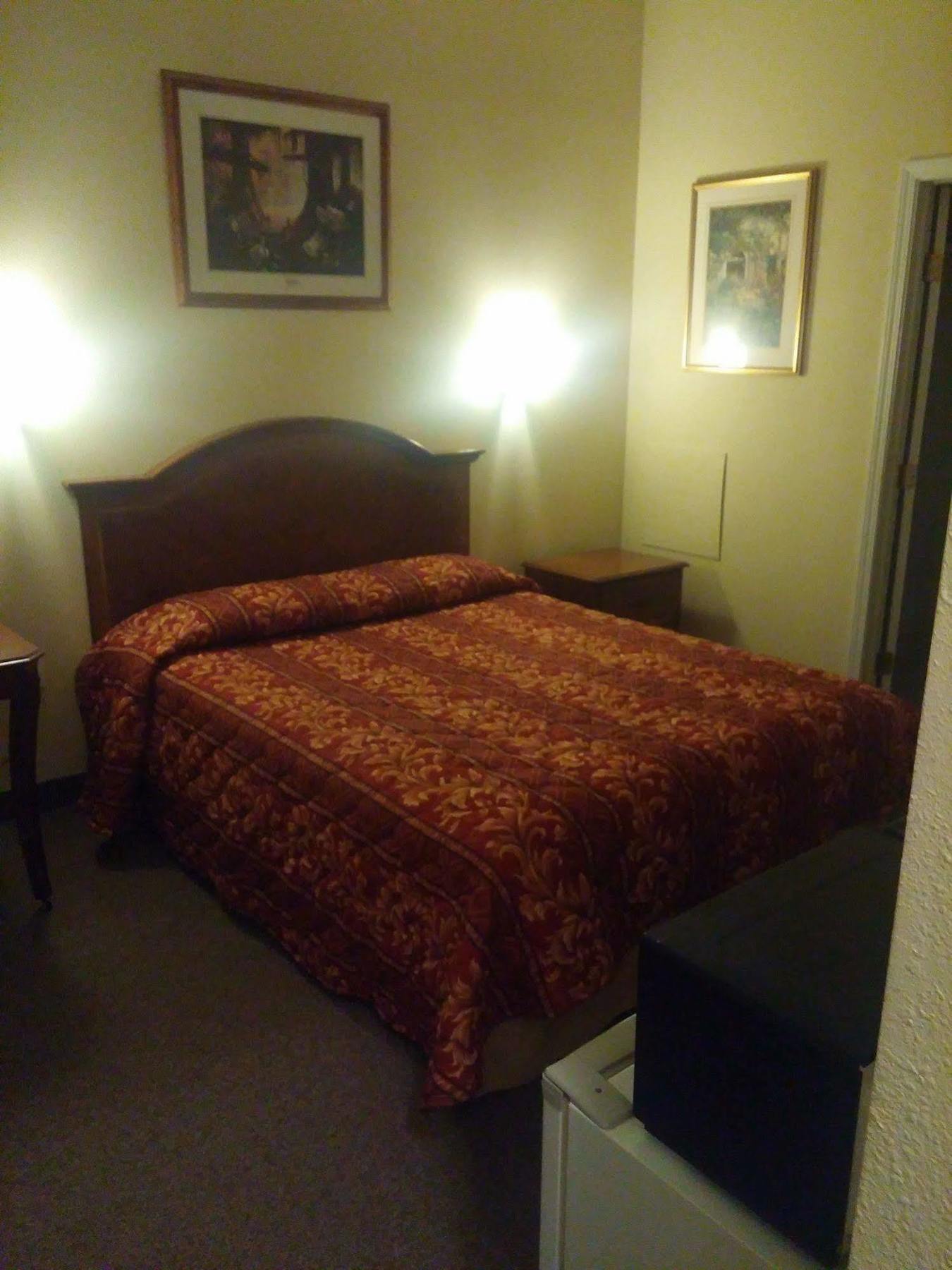 Country Regency Inn & Suites Manvel Exteriér fotografie