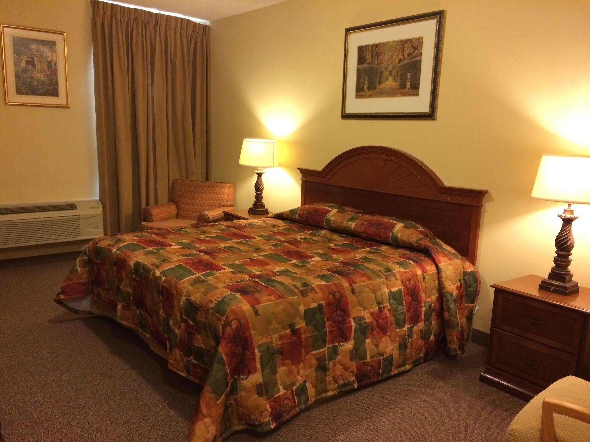 Country Regency Inn & Suites Manvel Exteriér fotografie