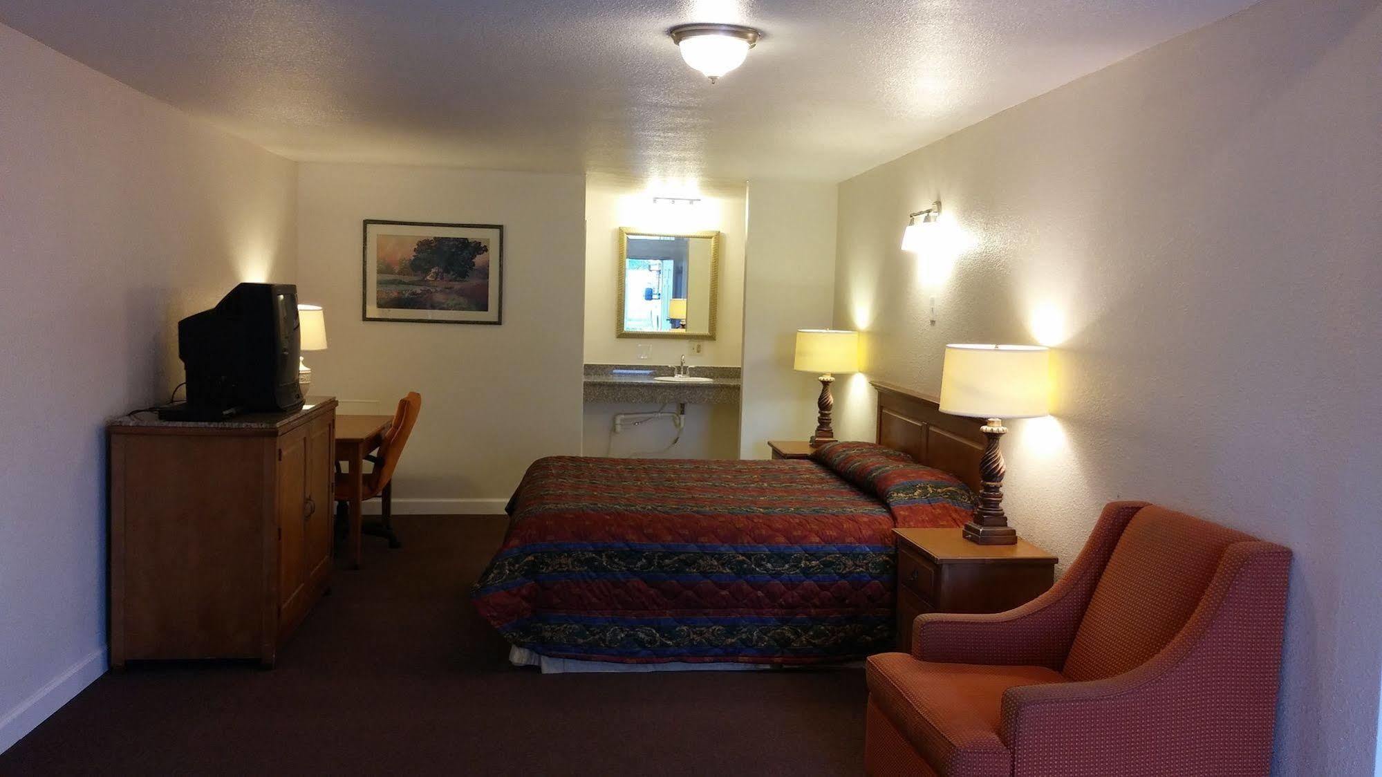 Country Regency Inn & Suites Manvel Exteriér fotografie