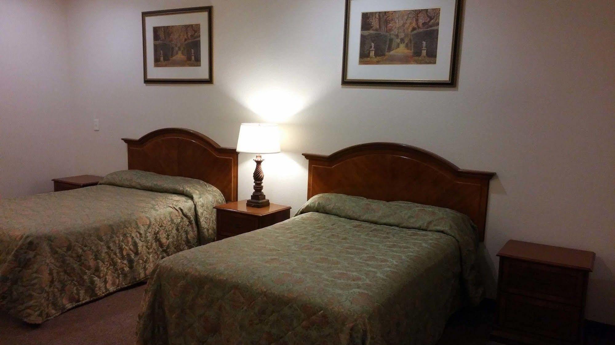 Country Regency Inn & Suites Manvel Exteriér fotografie