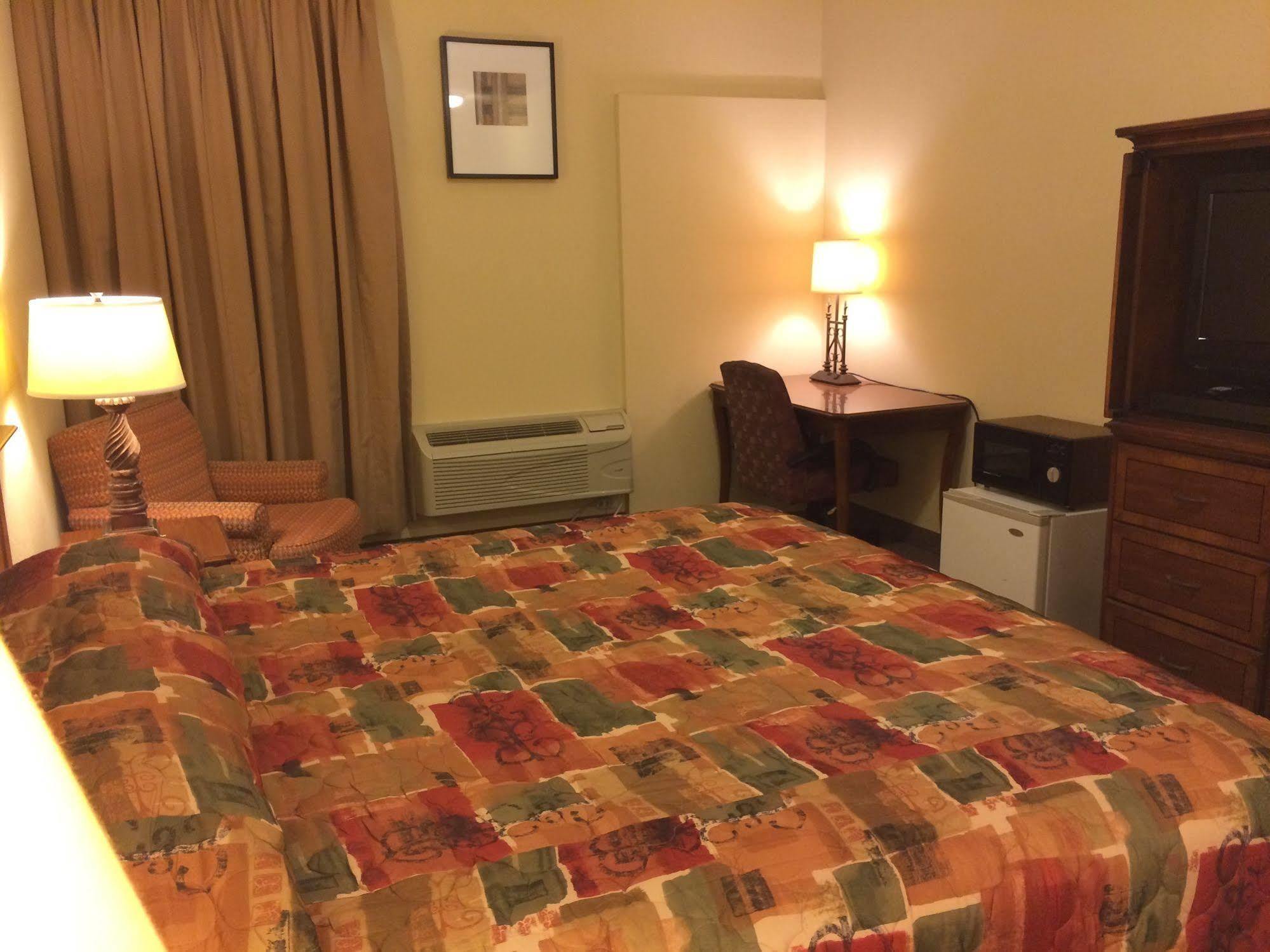 Country Regency Inn & Suites Manvel Exteriér fotografie