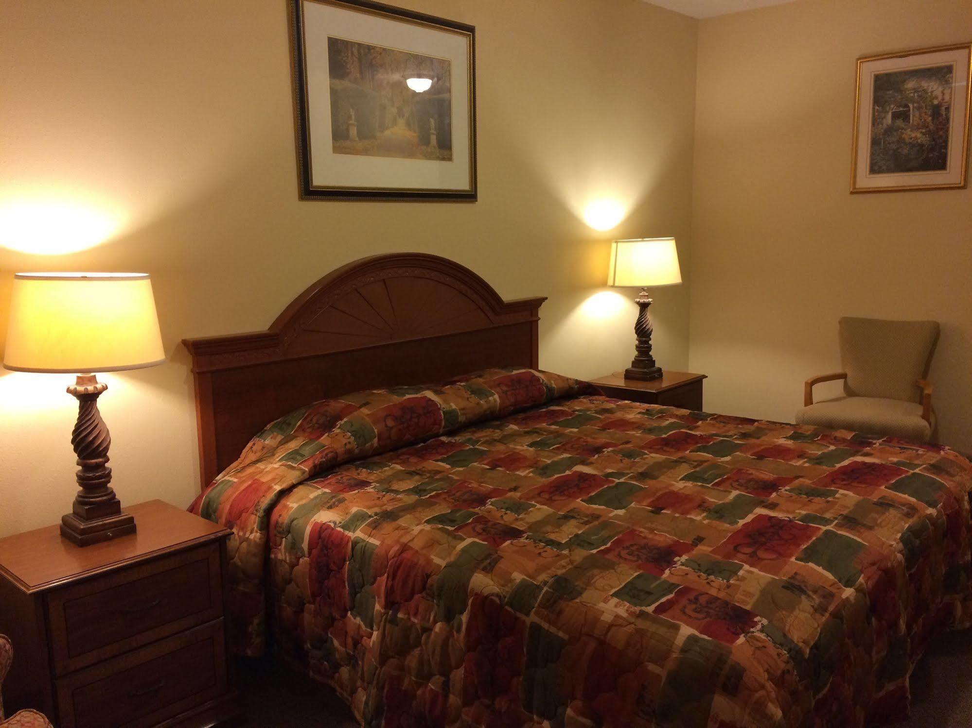 Country Regency Inn & Suites Manvel Exteriér fotografie